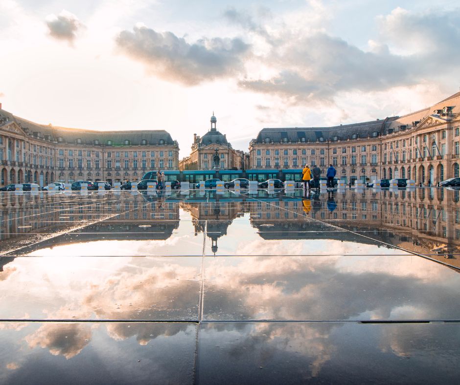 La place de la Bourse de Bordeaux et son miroir d’eau